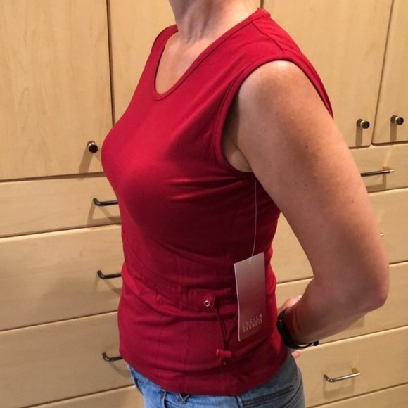 Red Sleeveless Toggle Top - Picture 2 of 4